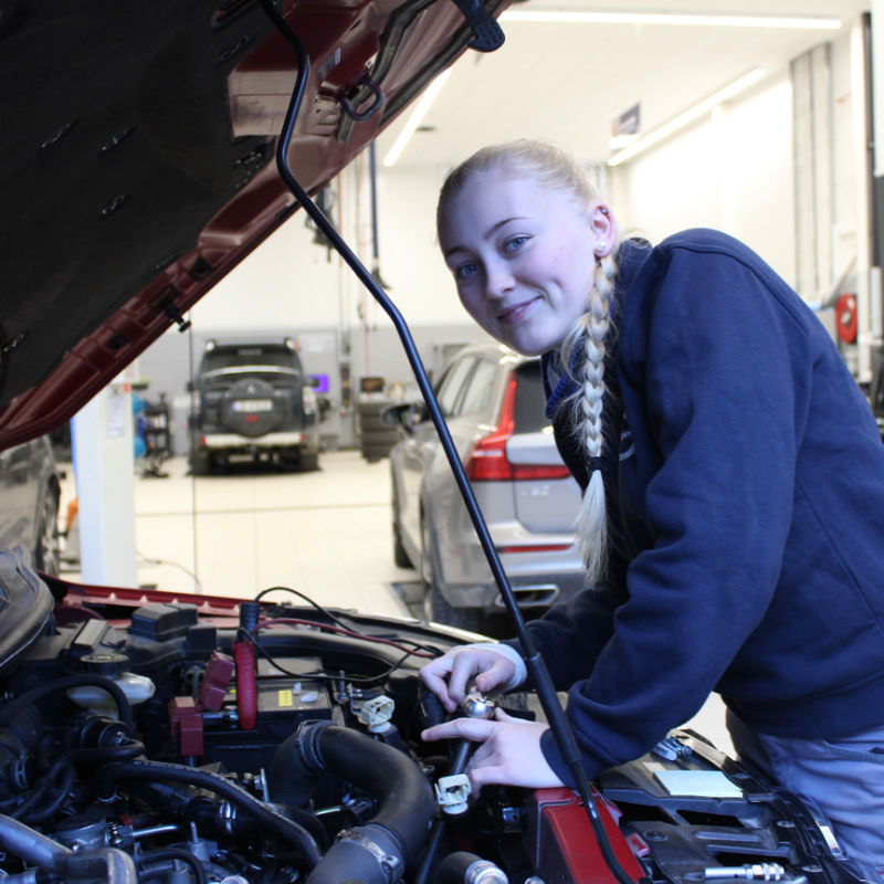 Live Bolstad Skartun, lærling hos Frydenbø Sogn - bok-sfj.no